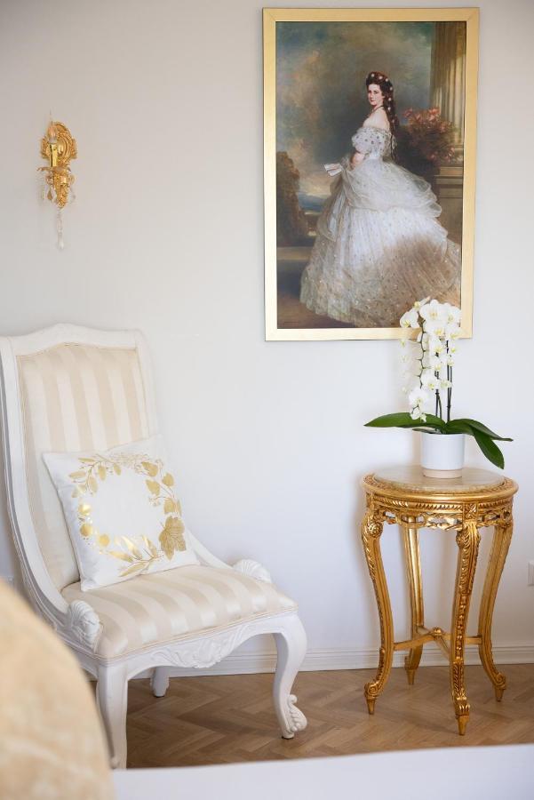 Suite - Castle,1251826531:JPEG